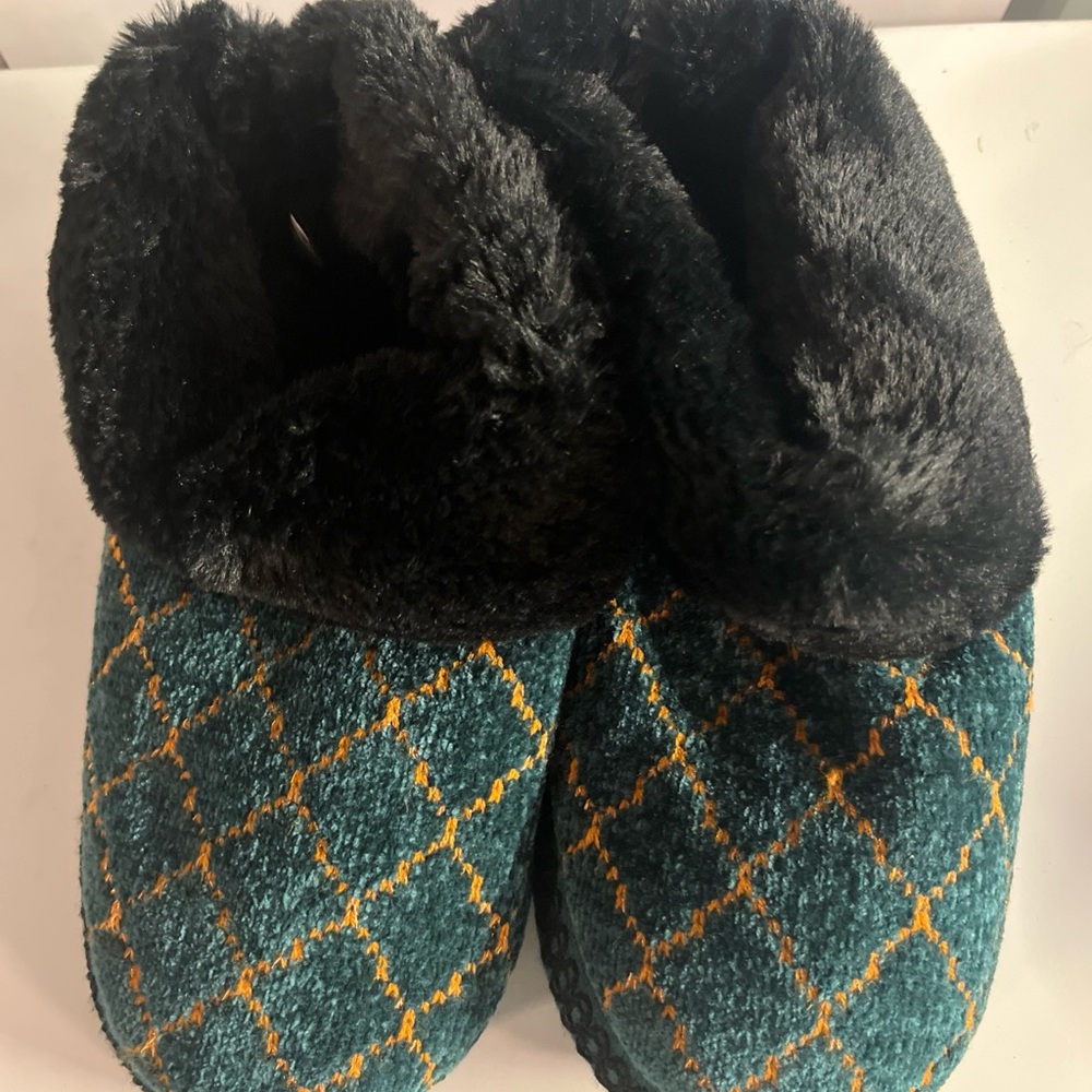 Muk Luks Kids Slippers with Black and Teal Pattern